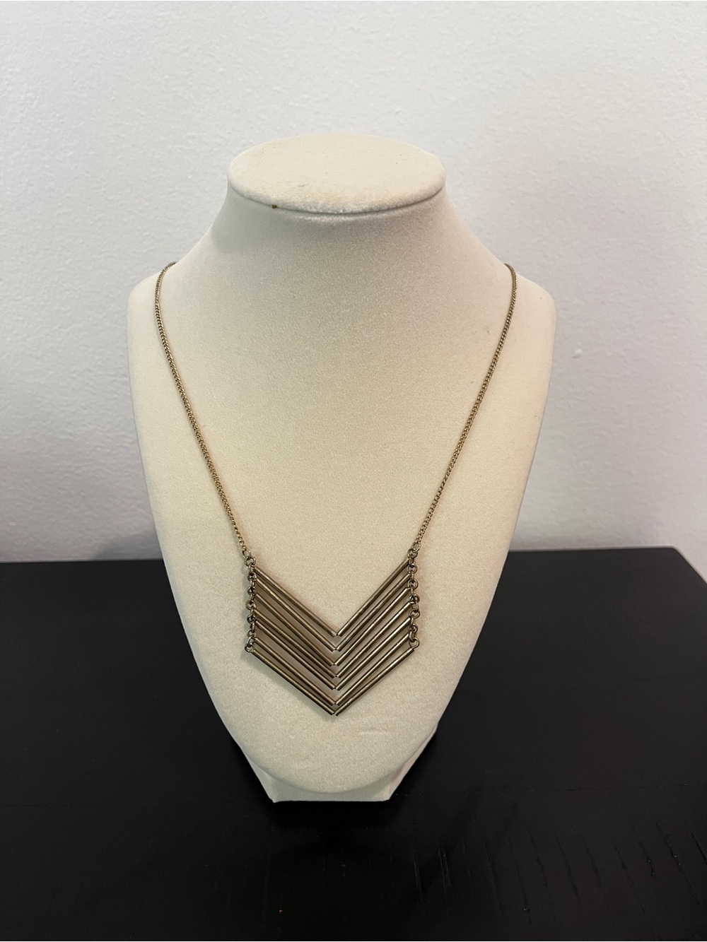 Layered V-Shaped Pendant Necklace - Gold